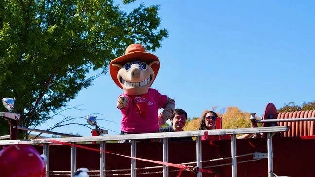 Image for gallery: Columbia hosts Fire Prevention Parade and community block party
